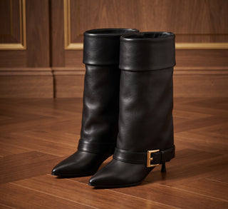 Inés — Botas altas con hebilla dorada